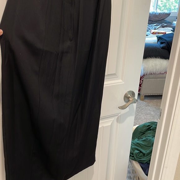 Long, ankle length black dress. Good condition. Cross cross back. - Picture 7 of 7